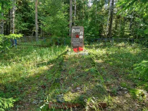 Братская могила советских воинов, погибших в борьбе с фашистскими захватчиками