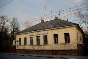 Жилой дом с лавкой Ливенцева