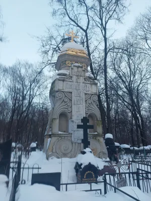 Могила и надгробие Викулы Елисеевича Морозова
