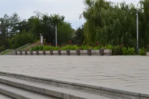 Тумбы с землёй городов-героев и Брестской крепости