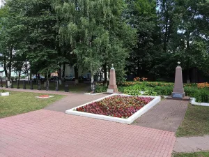 Братская могила советских воинов
