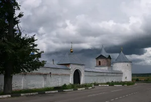 Восточные въездные ворота