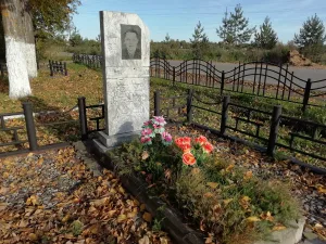 Могила Героя Советского Союза А.Ф. Белова (1933-1980)