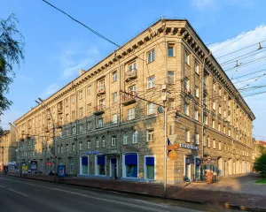Жилой дом по Красному проспекту, 33