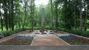 Братская могила советских воинов