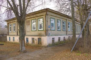 Бывший жилой дом на площади Покровской церкви
