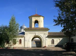Колокольня надвратная