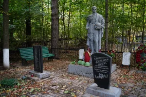Братская могила советских воинов