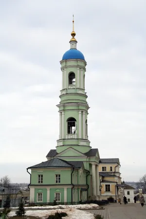 Колокольня с братскими корпусами