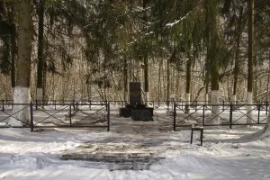Братская могила советских воинов