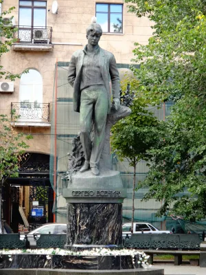 Памятник Есенину