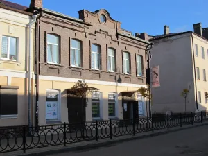 Жилой дом с магазином