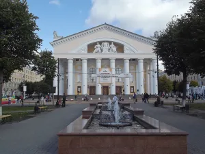 Здание областного драматического театра