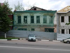 Жилой дом с магазином