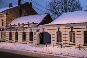 Дом жилой с лавкой