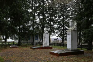 Памятник партизанам, погибшим в годы Гражданской войны