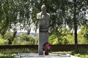 Бюст П.М. Зернова, дважды героя Социалистического труда