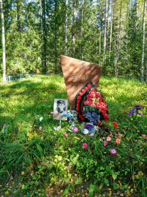 Братская могила советских воинов, погибших в борьбе с фашистскими захватчиками