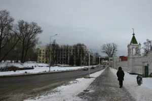 Стены ограды