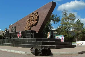 Памятник штурму Евпатории (улица Революции / улица Демышева)