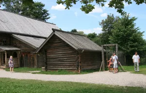 Амбар Н.С. Алексеевой из д. Хвощник Боровичского района