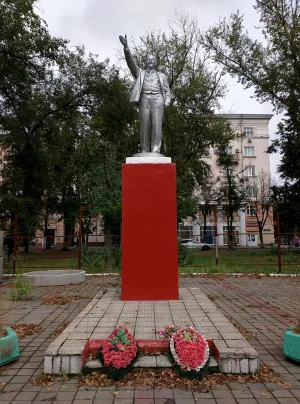 Памятник В.И. Ленину «Призывающий вождь»