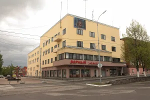 Жилой дом с торговыми помещениями