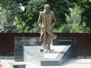 Памятник А. П. Платонову