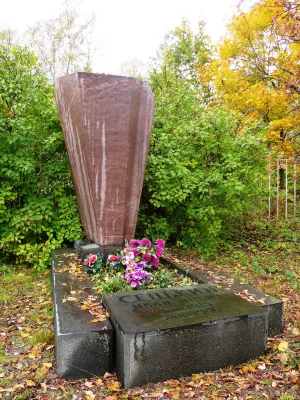 Могила Сенькина И.И. (1915−1986), государственного деятеля