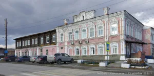 Здание в «кирпичном стиле»