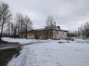 Жилой дом (бывшая казарма)