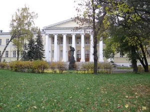 Памятник Достоевскому