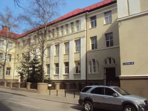 Здание Росгартенской народной школы