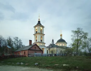 Церковь Воскресения со сторожкой и оградой (Воскресенье)