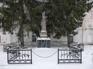 Братская могила советских воинов