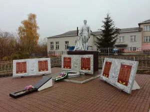 Братская могила 9 советских воинов