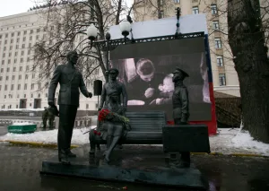Памятник_героям_фильма_«Офицеры»