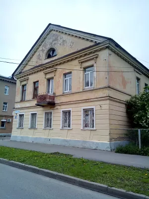 Каменный двухэтажный дом