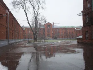 Главный корпус с церковью Сергия