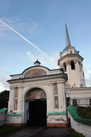 Ограда с воротами (Южные ворота городского кладбища)