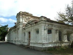 Здание управления Сакских грязелечебниц