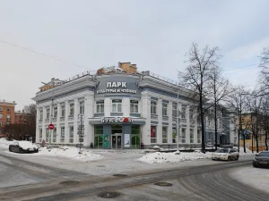 Здание общественное с магазином