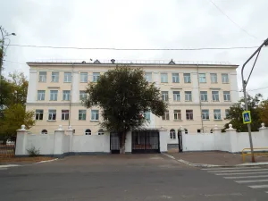 Здание школы в посёлке Шлюзовом