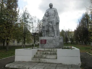 Памятник рабочим завода «Дубитель»