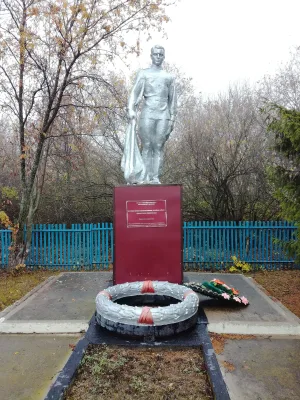 Братская могила советских воинов