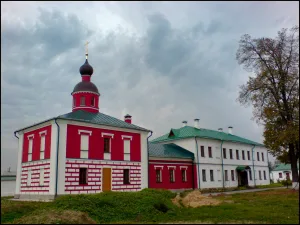 Больничные палаты с церковью Анастасии Узорешительницы