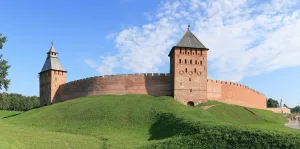 Прясло стены между Спасской и Дворцовой башнями