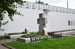 Ограда с северными и южными воротами