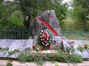 Братская могила партизан 3-й Ленинградской партизанской бригады