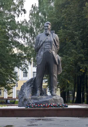 Памятник академику И.В. Курчатову (Озёрск)
